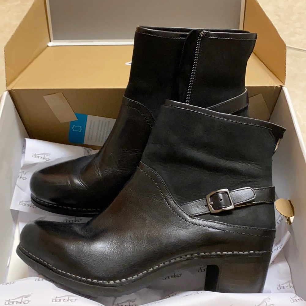 Dansko Hayley size 41 worn once. Too big for me. Very comfortable.